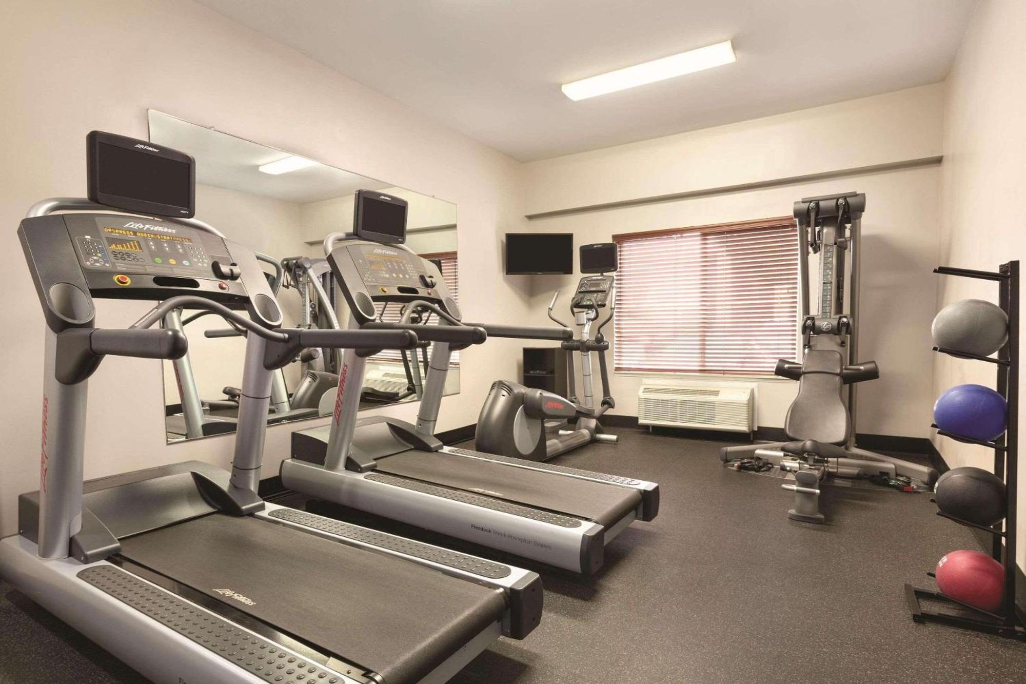Country Inn & Suites By Radisson, Fresno North, Ca מראה חיצוני תמונה