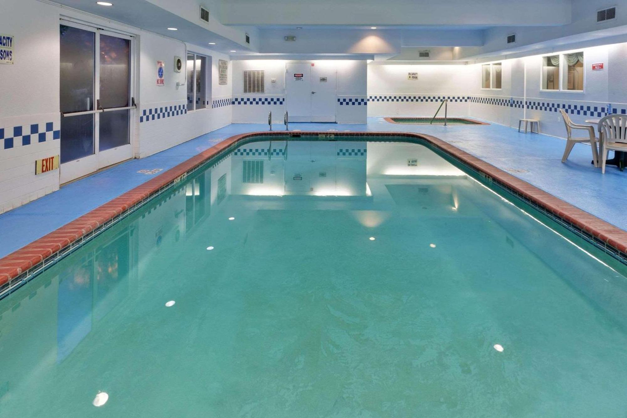 Country Inn & Suites By Radisson, Fresno North, Ca מראה חיצוני תמונה